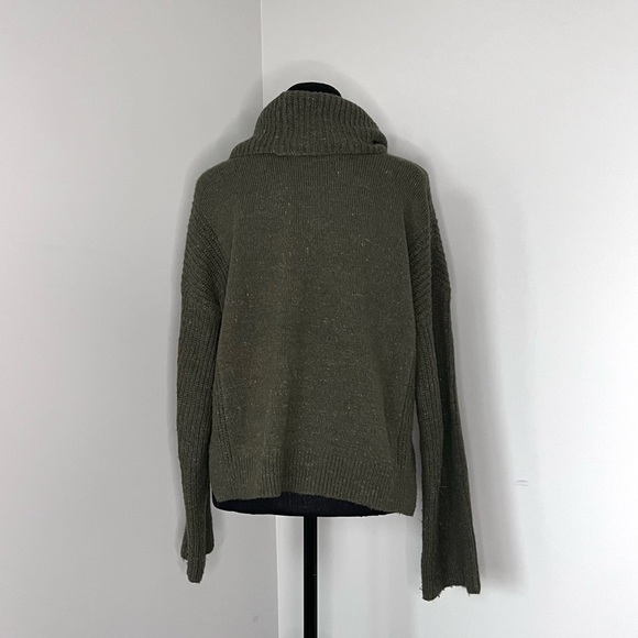 Calvin Klein Jeans Knit turtleneck sweater women's size Medium - Picture 2 of 5